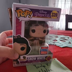 Limited edition snow white funko pop